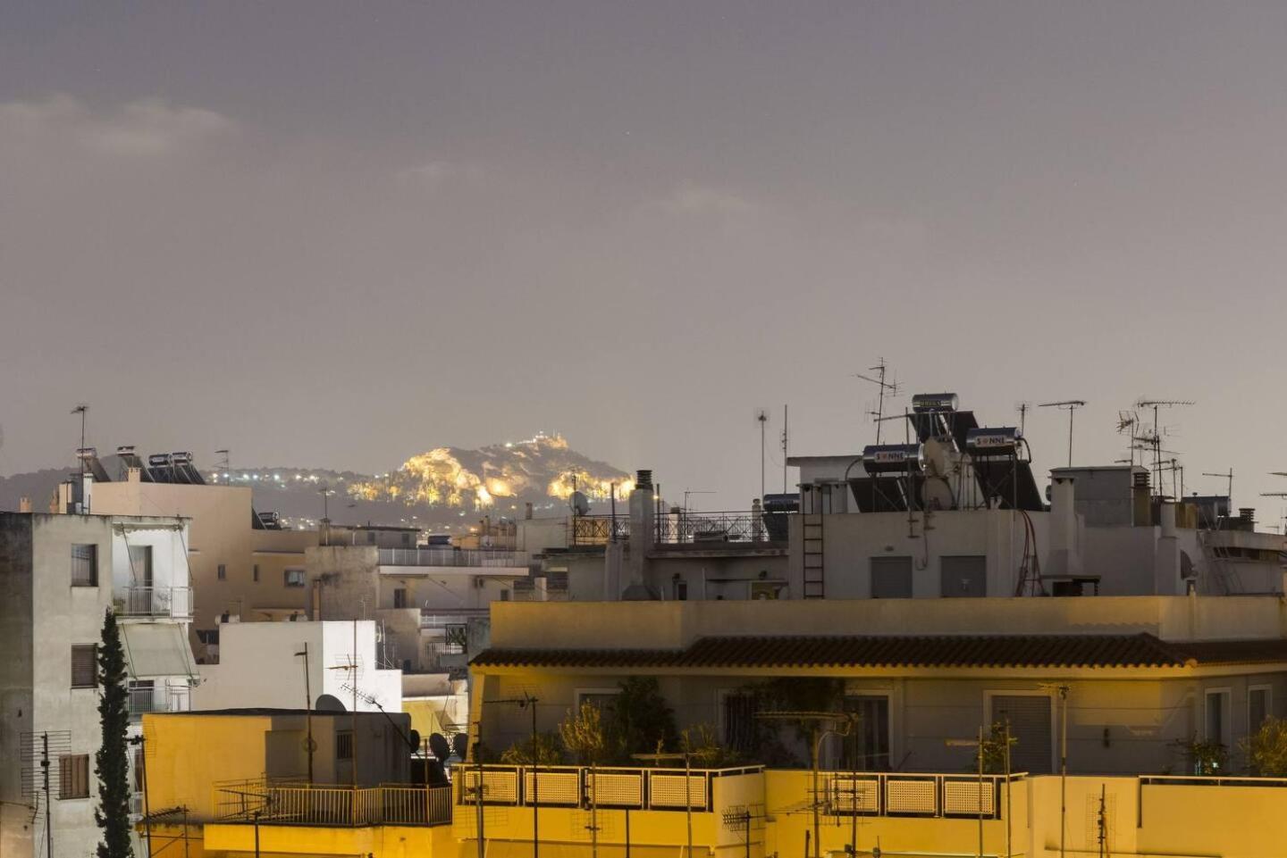 Ma Maison Nο 1, Penthouse, Acropolis And Lycabettus View, Ultra High Speed Internet 300 Mbps, 15' To Acropolis By Metro, 1' From Metro Station Athènes Extérieur photo